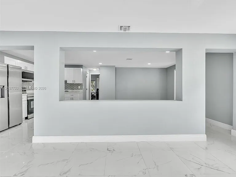 157 NE 6th Ct — Photo 10