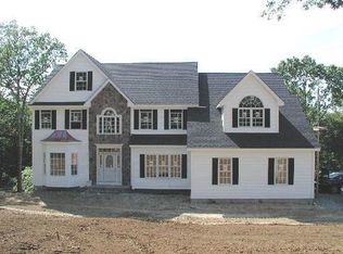 61 Silverbrook Ln, Woodbury, CT 06798