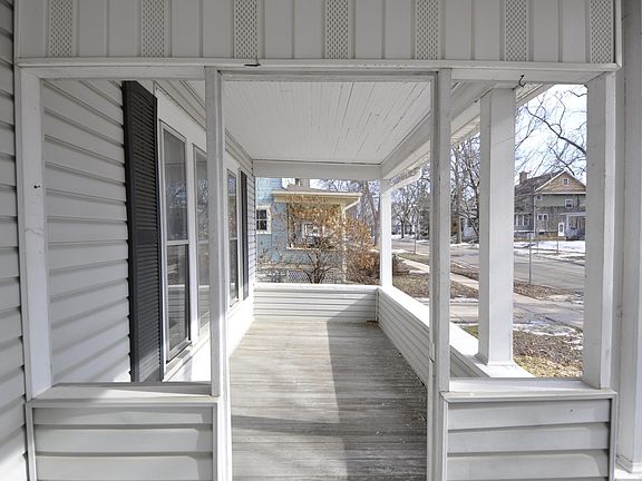 3rd image of 929 1st St SW