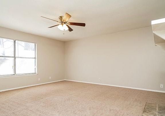 5th image of 1701 White Oak Ct
