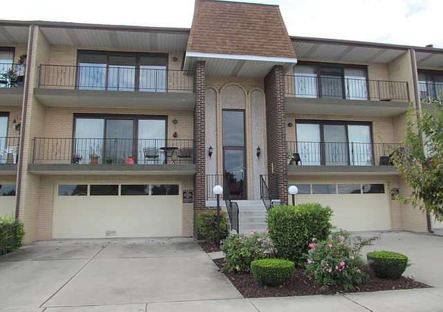 1st image of 4125 W 93rd Pl APT 2E