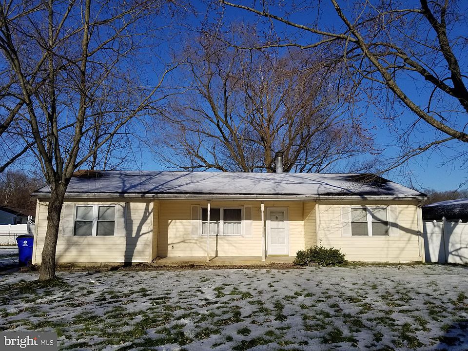 2nd image of 100 W Shady Dr