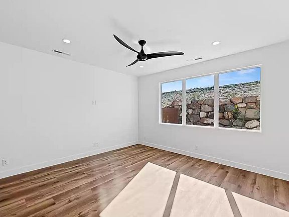 3rd image of 730 Desert Cactus Dr