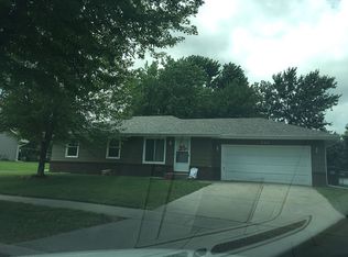 609 Stagecoach Ave, Hickman, NE 68372