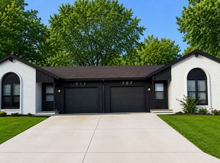 711 W Hampshire Rd #711, Peoria, IL 61614