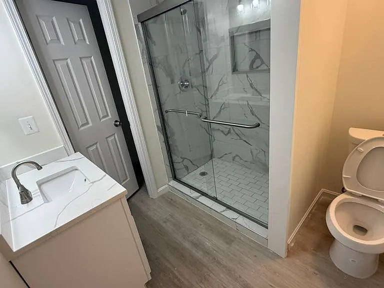 Master bath with Closet