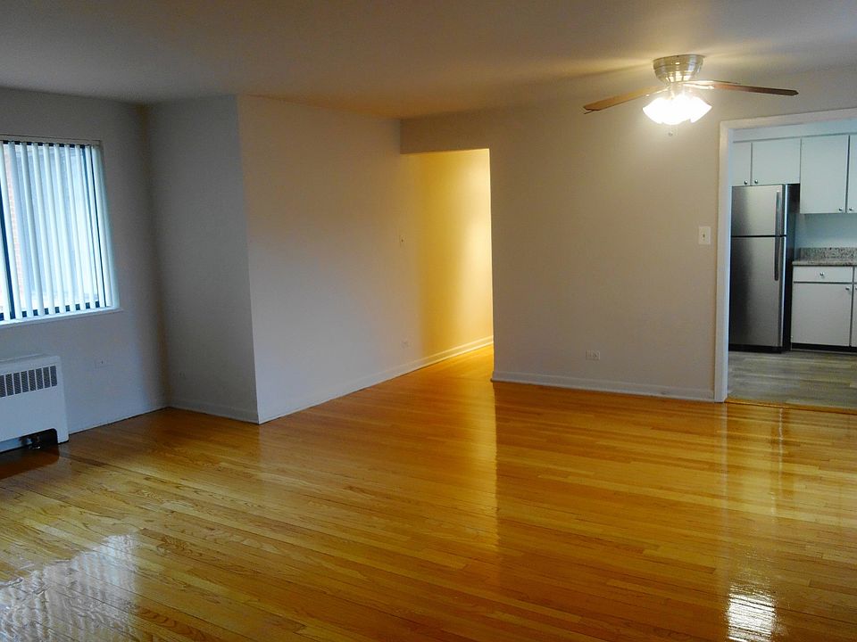 Living Room/Dining Area