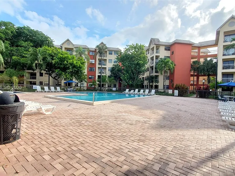 8205 Lake Dr #101 — Photo 22