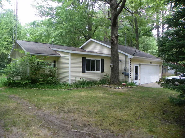 2803 Dell Rd, Harrison, MI 48625