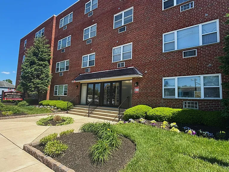 Audubon Arms Apartments in Audubon, NJ _ professionally maintained community with classic brick architecture