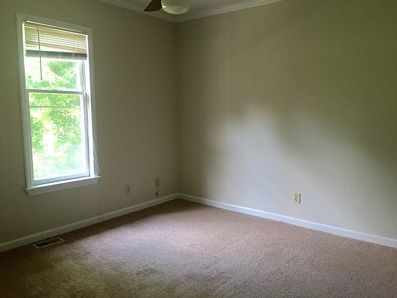 3rd image of 404 Westgate Dr
