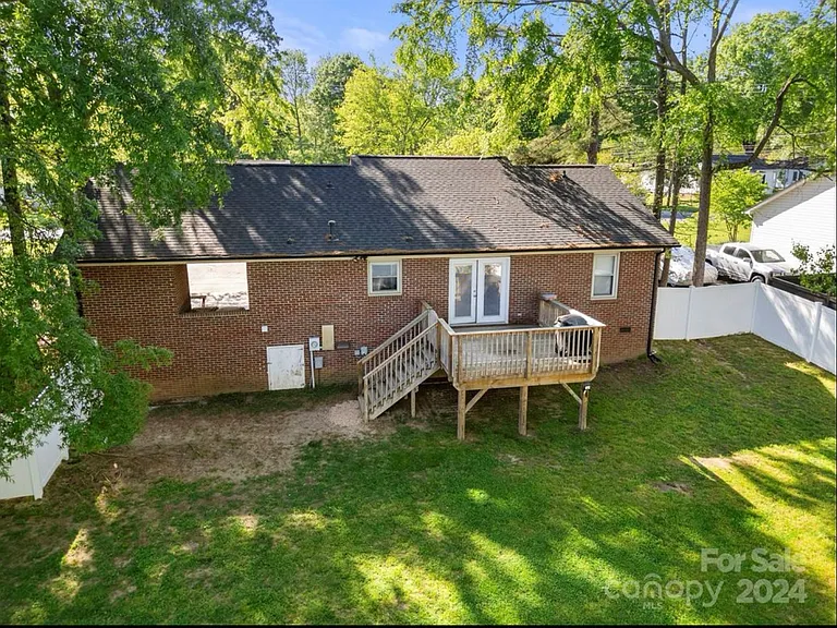 1428 Midlake Ave — Photo 28