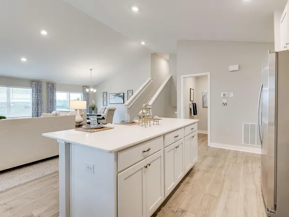 17589 Dunkirk Way, Lakeville, MN 55044