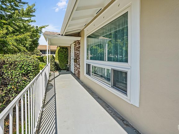 3rd image of 1004 Bermuda St