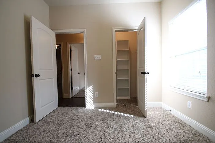 3219 Karen St — Photo 16