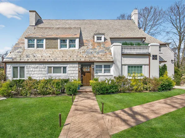 3 Beacon Hill Road, Port Washington, NY 11050