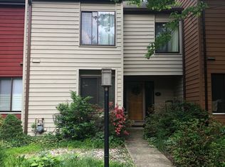 11547 Hearthstone Ct, Reston, VA 20191