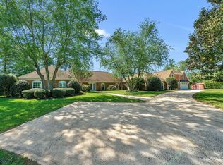 1916 Cox Rd, Matthews, NC 28104