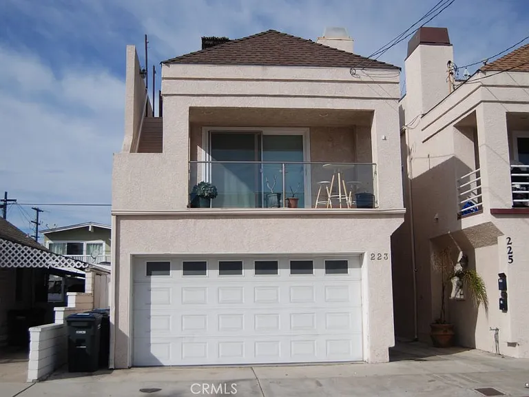 223 20th St — Photo 2