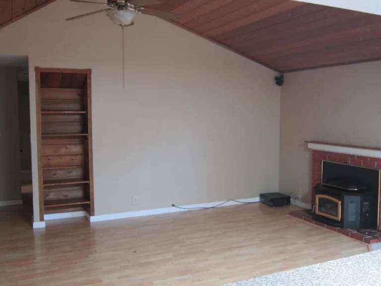 32215 Glenbrook St — Photo 11