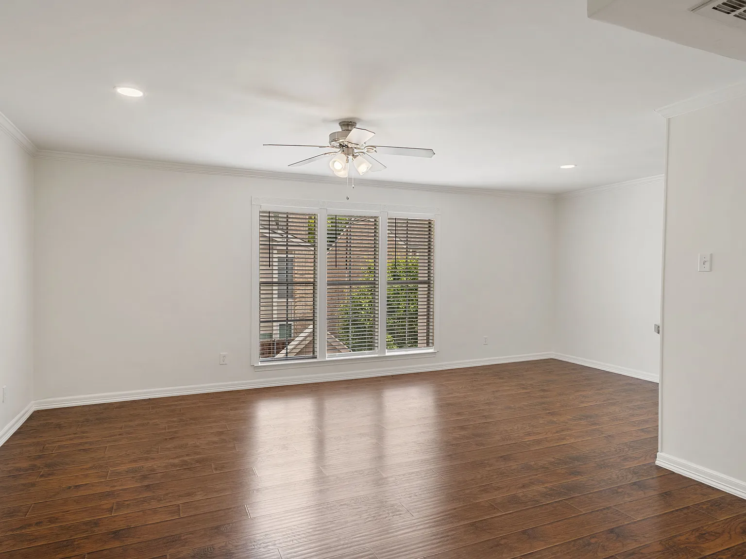 1 bed, 747 sqft, $1,300 — Photo 4