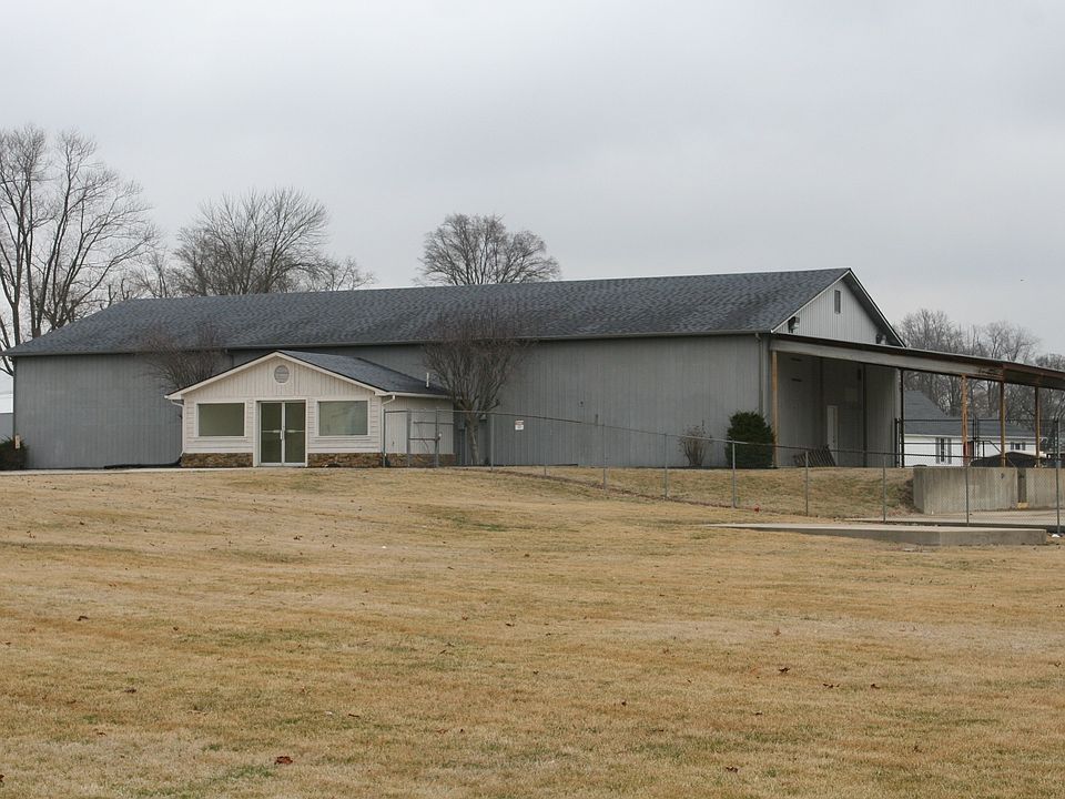 1st image of 721 S Eisenhower Dr