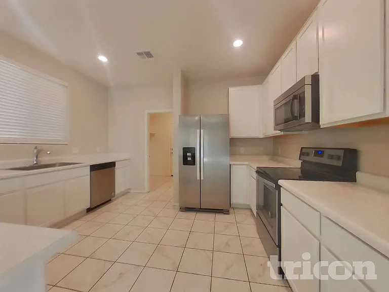 18249 N Clarence Ln — Photo 4