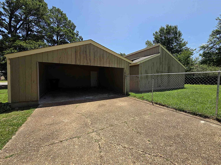 6369 Golden Park Dr — Photo 2