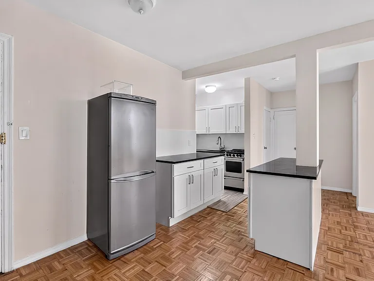 971 1st Ave #4A — Photo 5