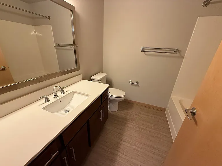 Venture Luxury High Rise — Photo 131