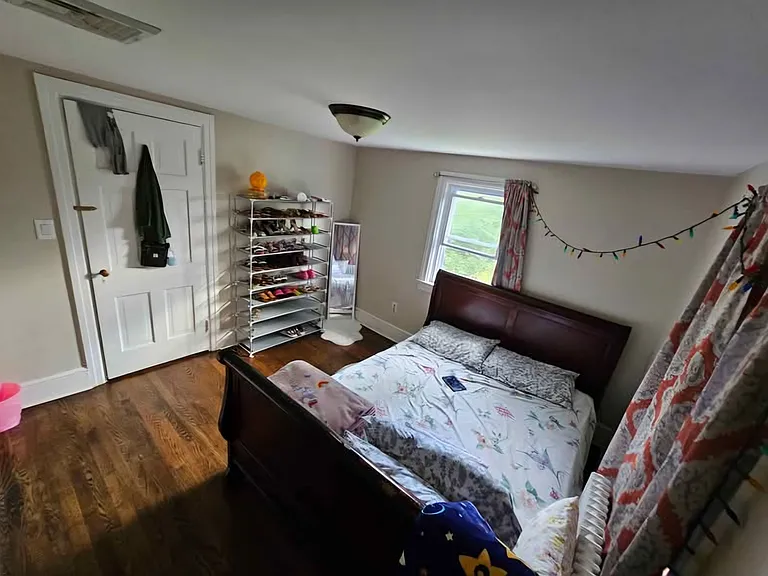 16 Henderson Rd — Photo 7