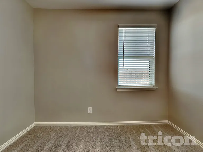 2106 Silver Charm Ln — Photo 13