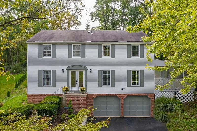 1688 Hathaway Ln photo 1