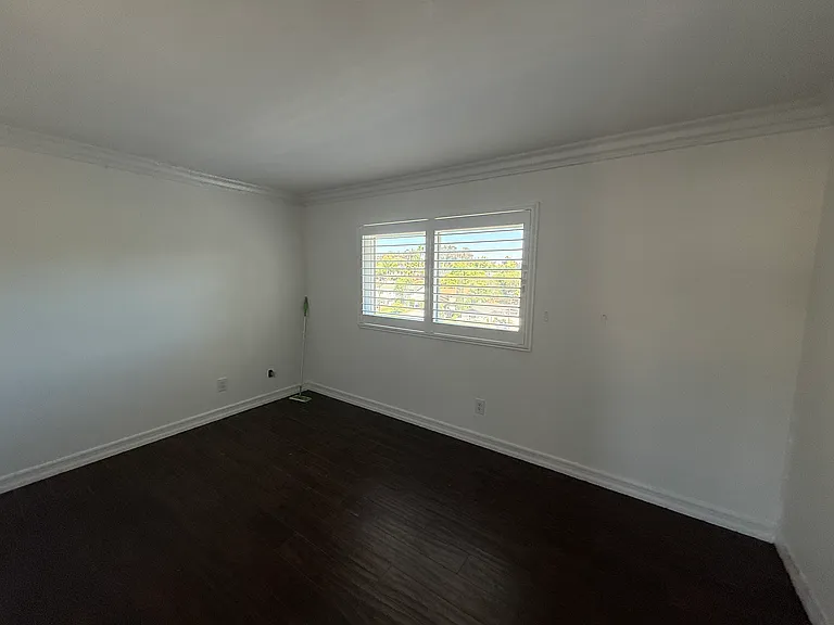 5975 Broadmoor Dr — Photo 20