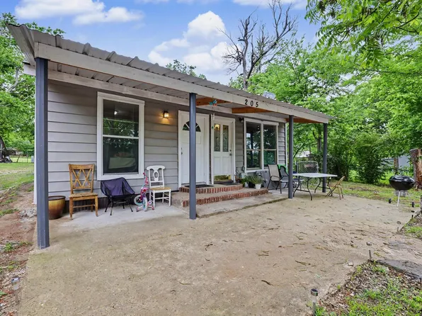 205 S Main St, Bonham, TX 75418