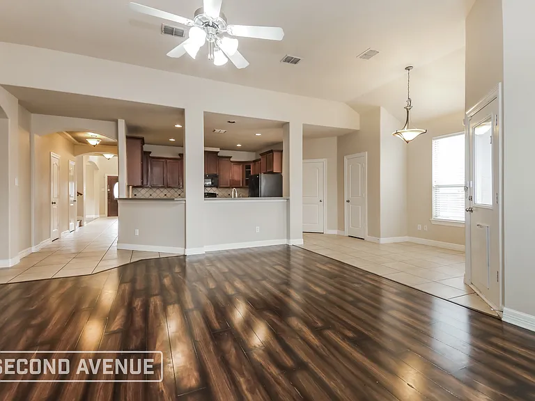 1820 Rosson Rd — Photo 4