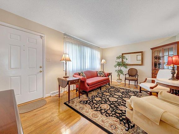 5th image of 260 Dalewood Dr