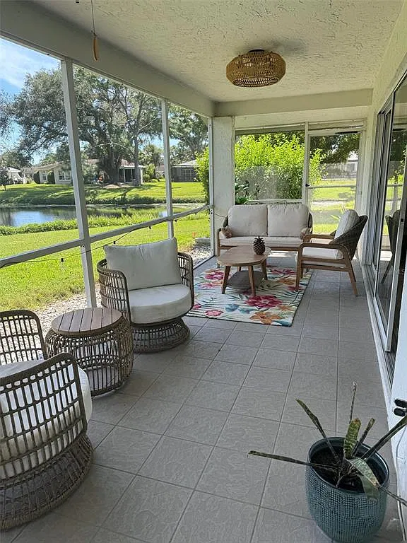 2 bed, 2.0 bath, 2051 sqft, $4,000 — Photo 2