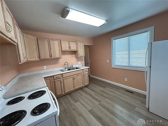 4th image of 255 Miller Ave