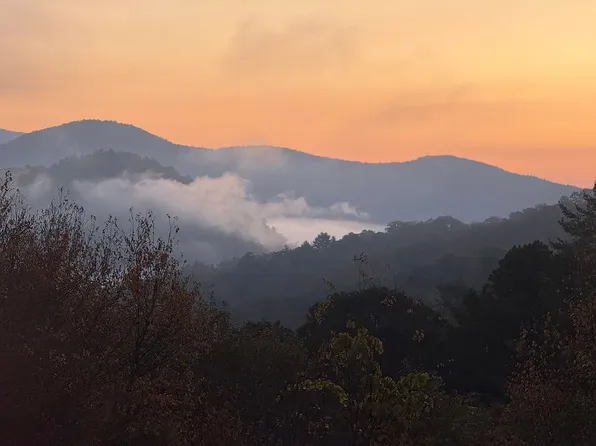 44 Cessna Ln, Rabun Gap, GA 30568