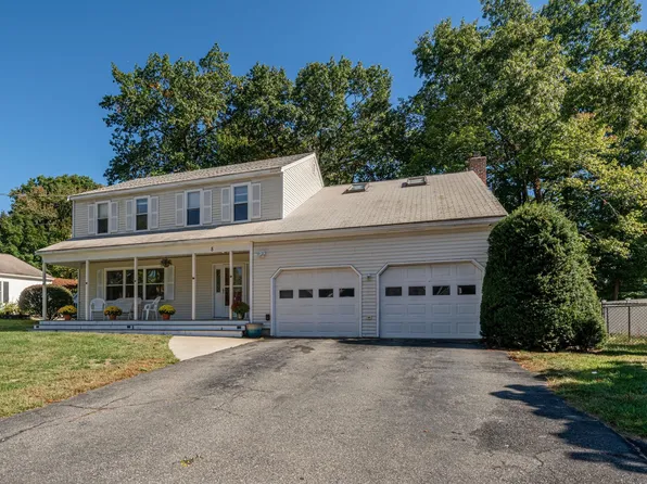 8 Pine Knoll Road, Hampton, NH 03842