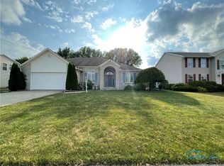 205 Waterfox Dr, Oregon, OH 43616