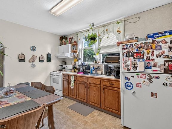 5th image of 79 Union Ave