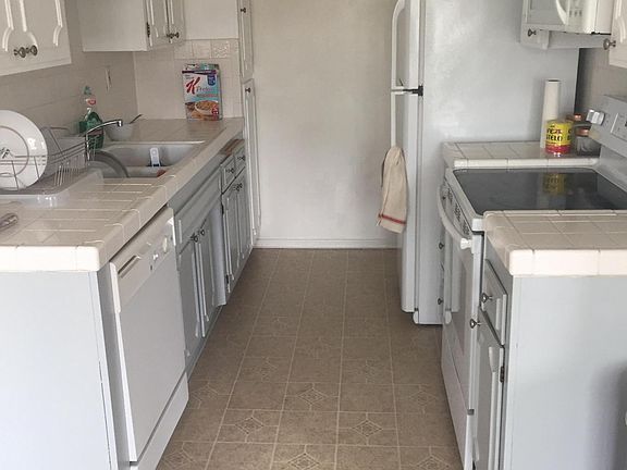 5th image of 1835 Camden Ave APT 305