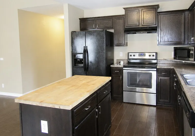 912 Coastal Dr — Photo 2