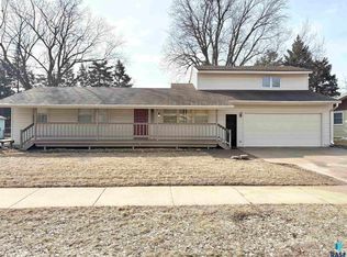 5209 W Thurman Dr, Sioux Falls, SD 57106
