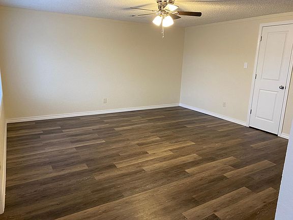 3rd image of 510 S Gabbard Dr