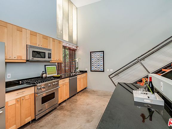 4th image of 1011 N Orange Grove Ave APT 1