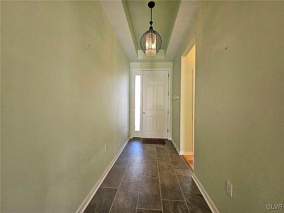 2nd image of 171 Glenmoor Cir N