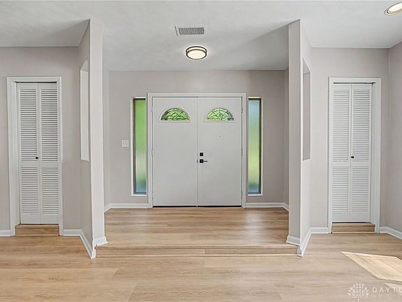4th image of 3757 Highmont St